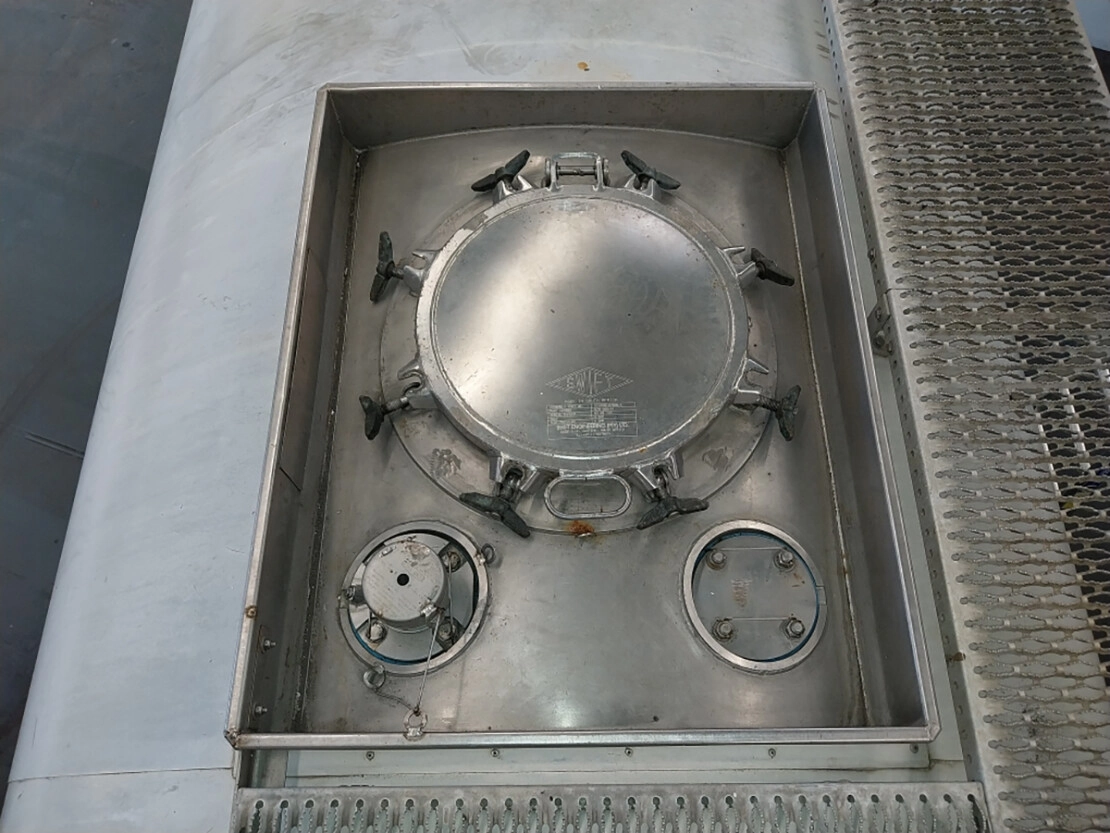 Container-citerne-produits-alimentaires-Tank-Container-260000-L-doccasion-4-trappe-du-dessus Container-citerne-produits-alimentaires-Tank-Container-260000-L-doccasion-4-trappe-du-dessus